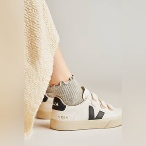 VEJA Recife Logo ChromeFree Casual Sneakers White Black Size 9 Free People